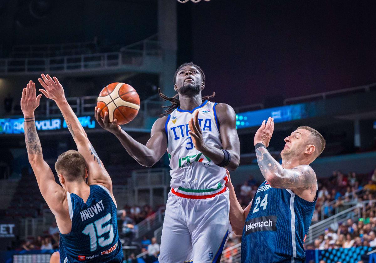 意大利队替补中锋状态不太稳定,他在今夏还代表马刺出战过夏联?